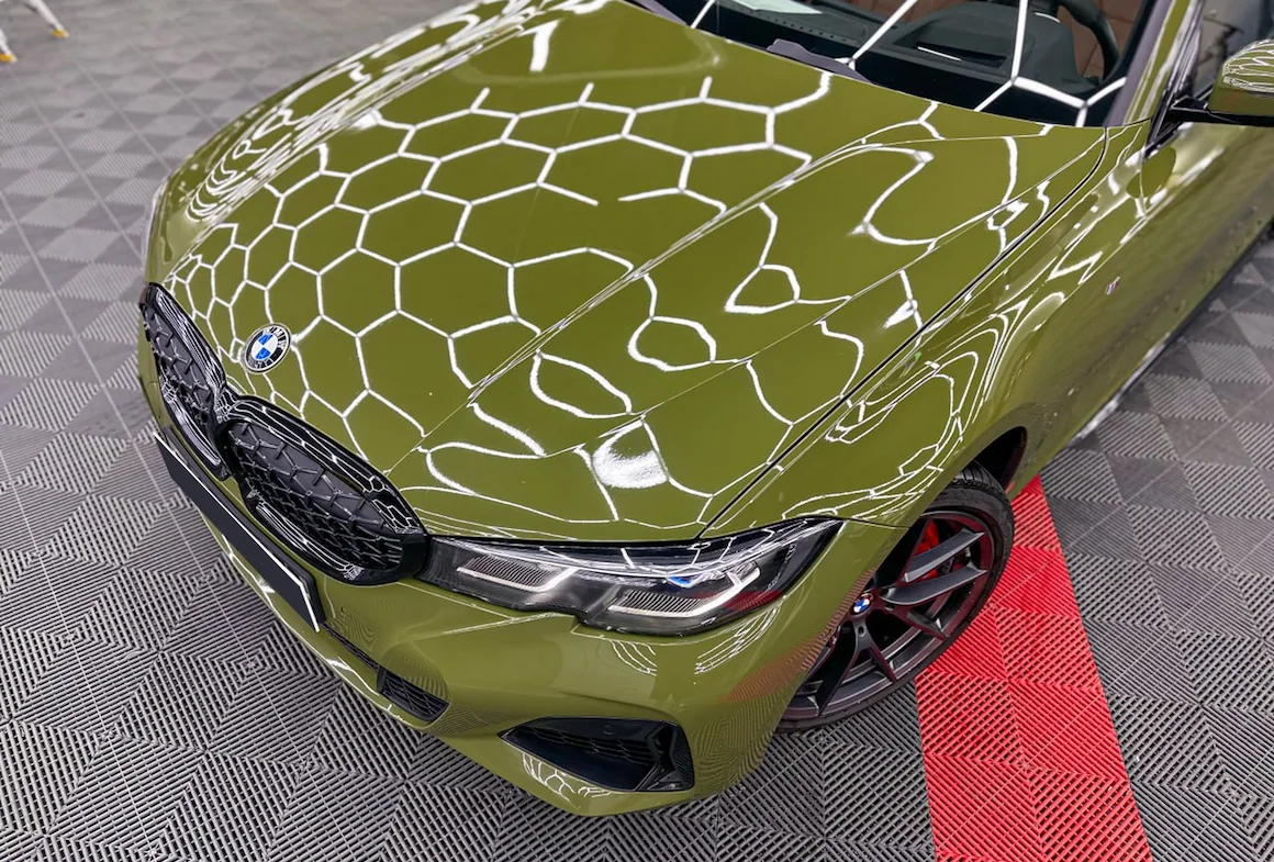 Оклейка BMW 3-Series в зеленую пленку: свежий взгляд на классику — фото 1