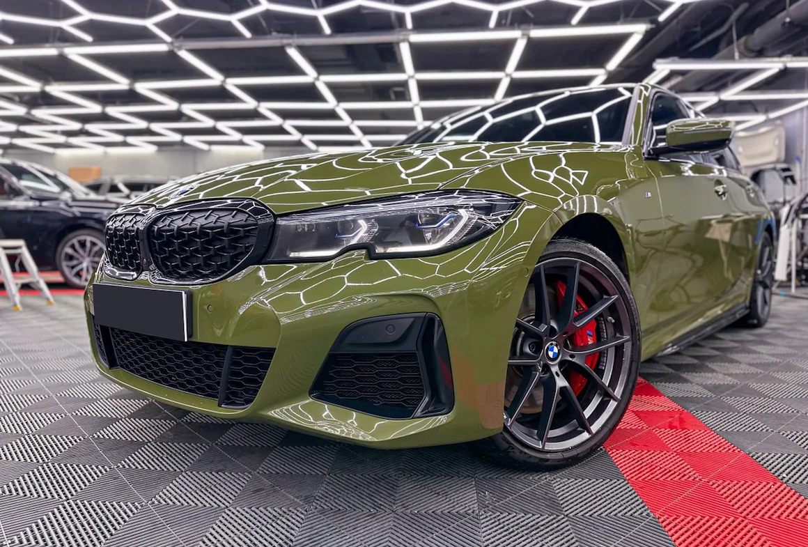 Оклейка BMW 3-Series в зеленую пленку: свежий взгляд на классику — фото 2