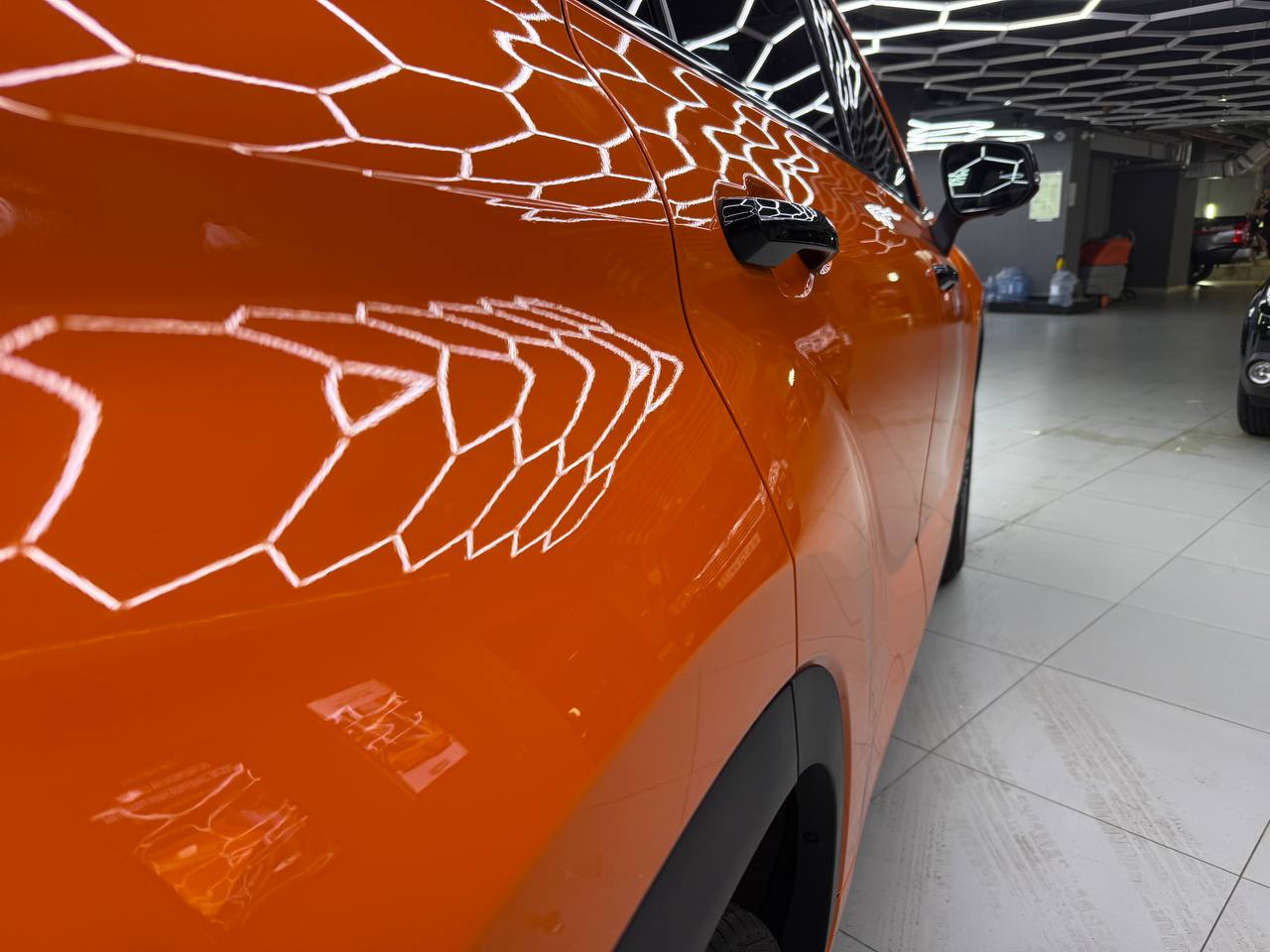 Оклейка Toyota Highlander в McLaren Orange: из черного - в яркий и бескомпромиссный — фото 3